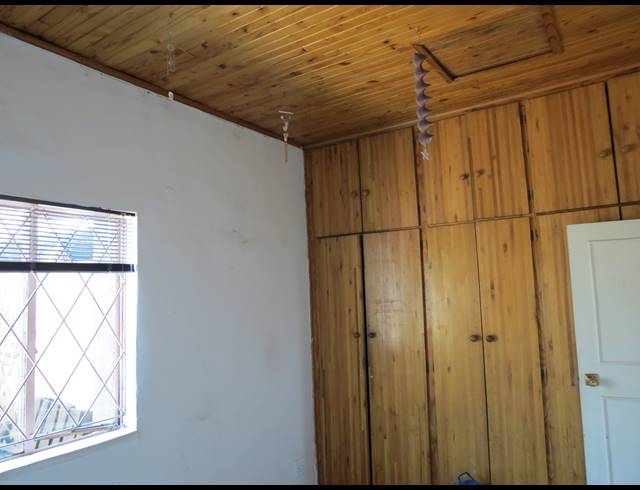 3 BEDROOM FREEHOLD FOR SALE IN BURGERSHOOP